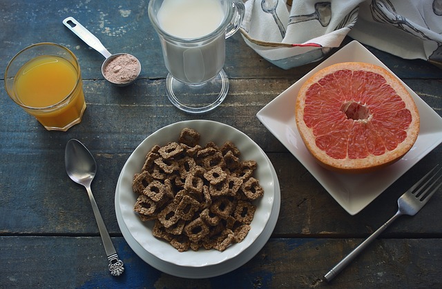 Cereal and fruit for breakfast, Fiber for gut health